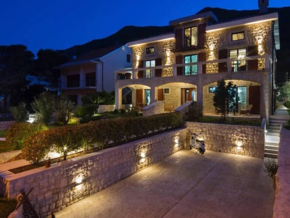 Refurbished stone villa with pool for sale in Montenegro