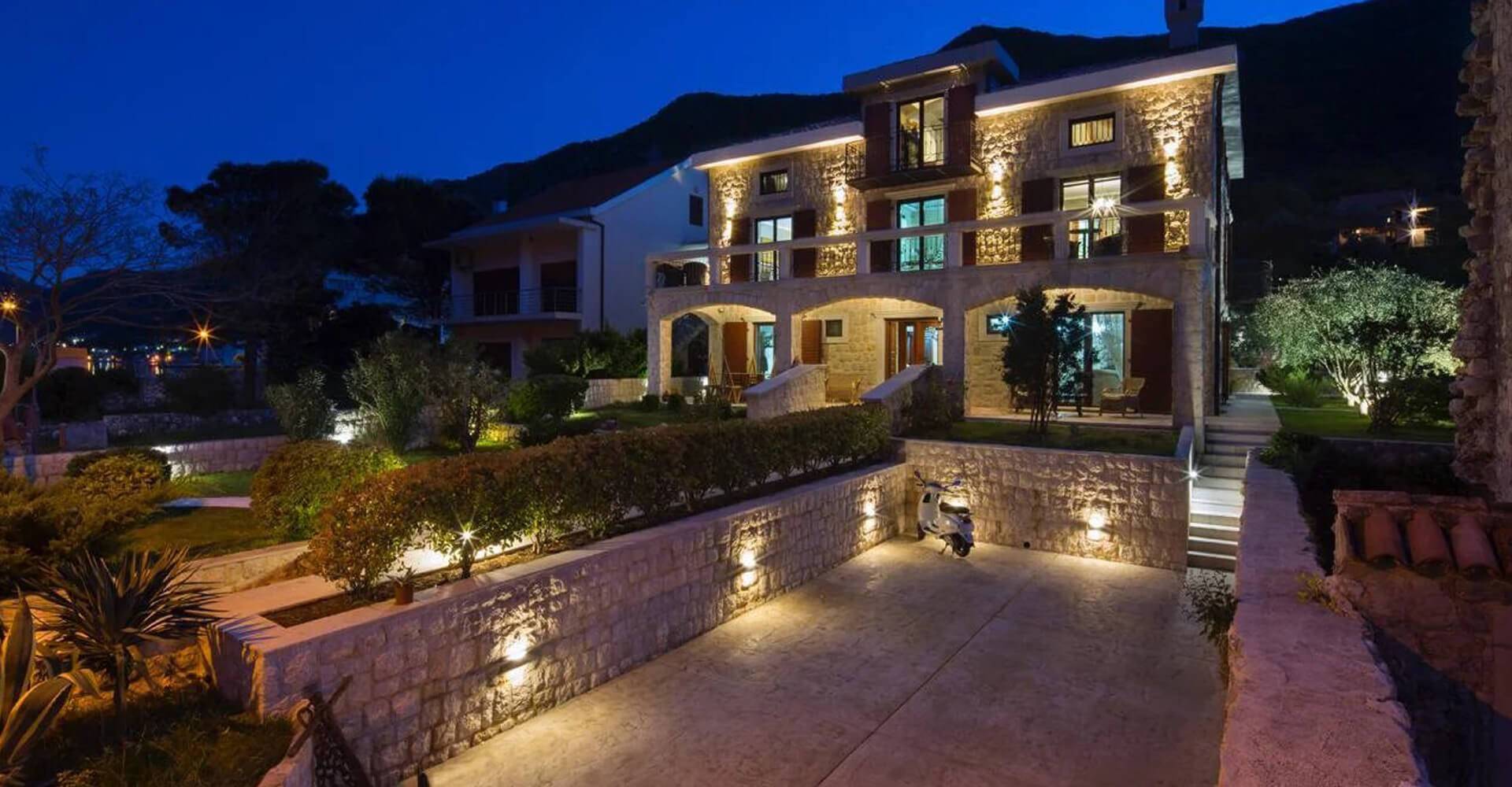 Refurbished stone villa with pool for sale in Montenegro