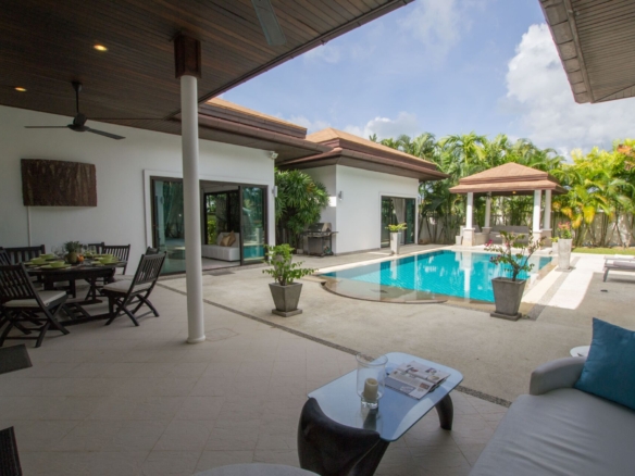 Villa White Cove 2 Pool 02