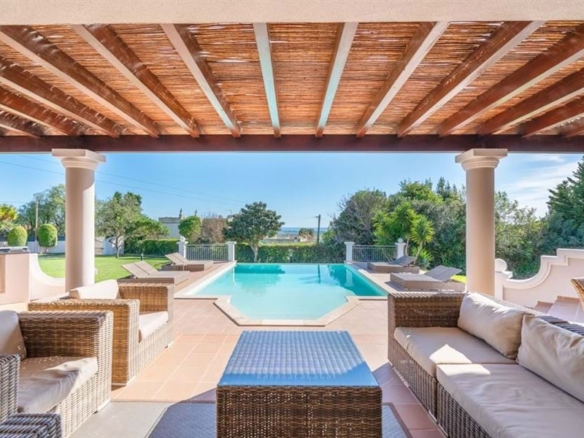 17 1 0c711048 14ae 4d14 9d28 37573bf33476