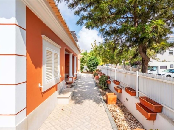 48 1 eb47f917 548f 4977 86de fa0ee644c4b8