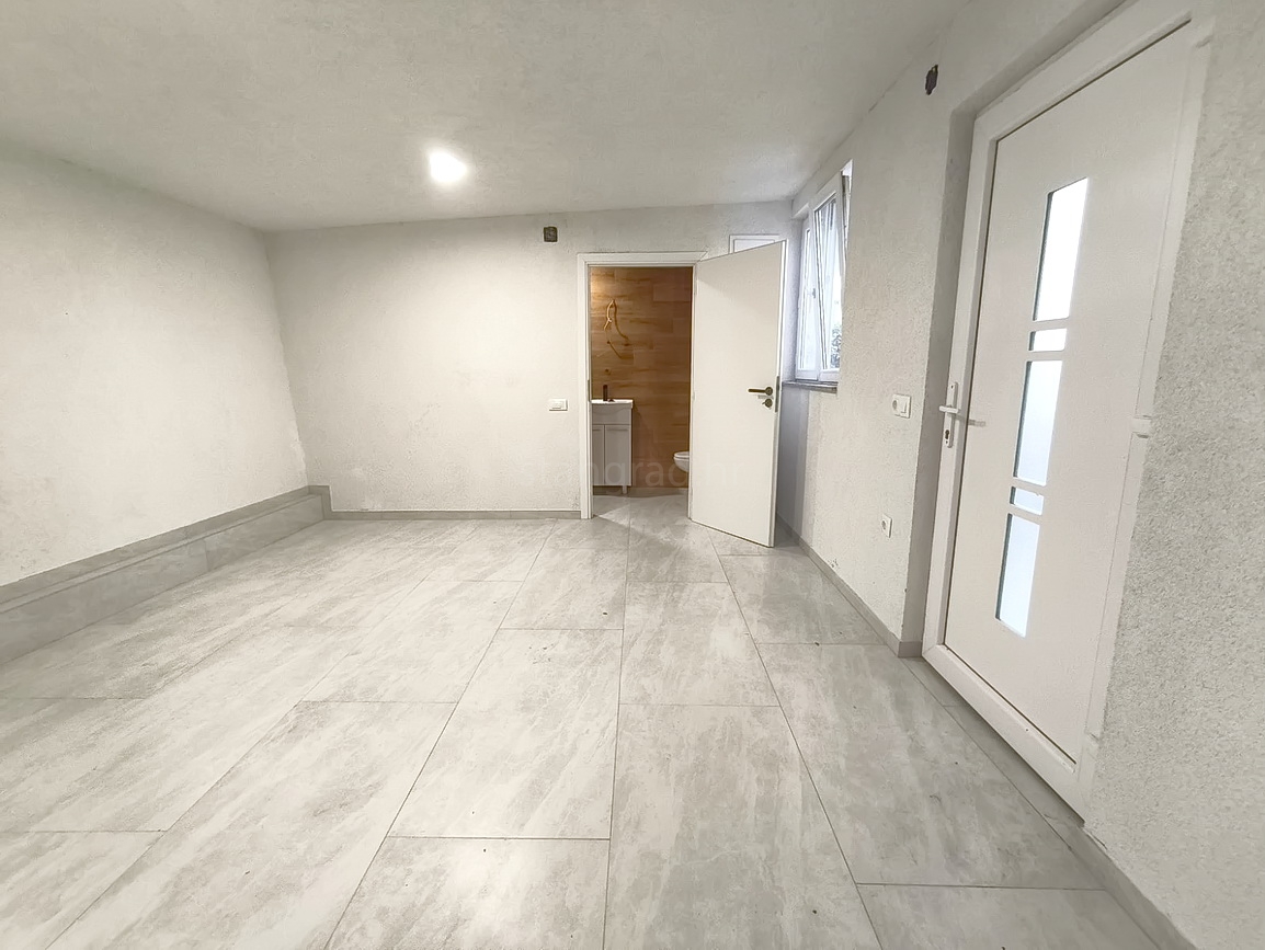 1761758030_crikvenica_renoviran_apartman_u_neposrednoj_blizini_mora_prodaja_11
