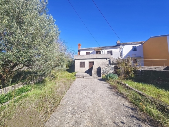 1762360136 silo kuca za adaptaciju na mirnoj lokaciji prodaja 01