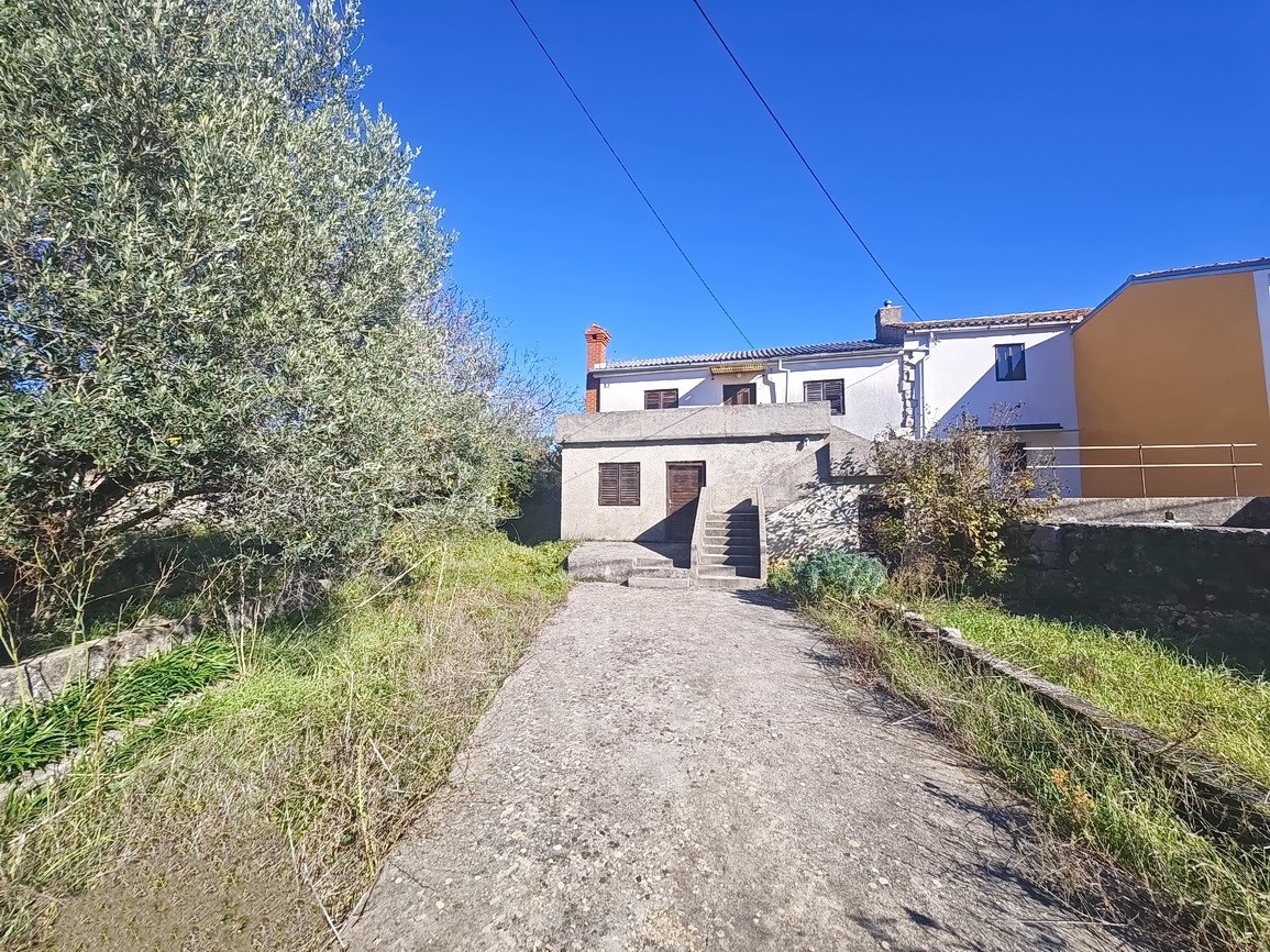 1762360136_silo_kuca_za_adaptaciju_na_mirnoj_lokaciji_prodaja_01