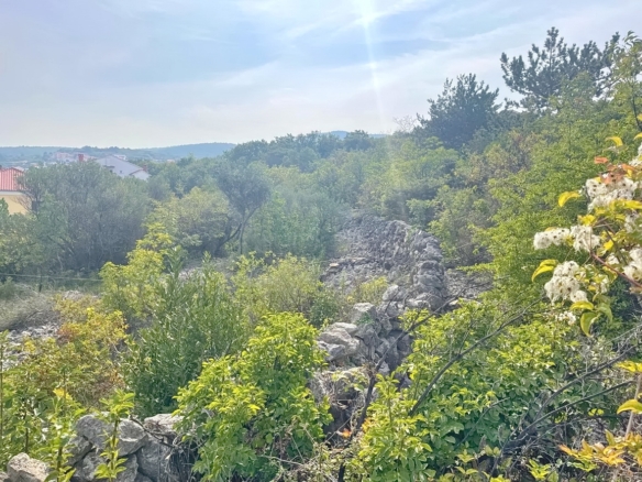 1763022124 vrbnik gradevinsko zemljiste s otvorenim pogledom na more prodaja 01