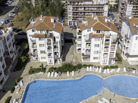 Bright modern apartment with pool view in Sunny Beach center, 75 sq.m., ideal for luxury living or v.