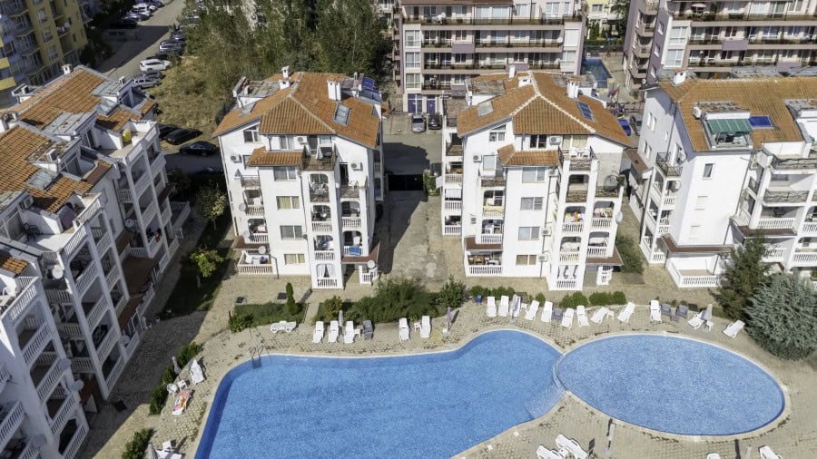 Bright modern apartment with pool view in Sunny Beach center, 75 sq.m., ideal for luxury living or v.