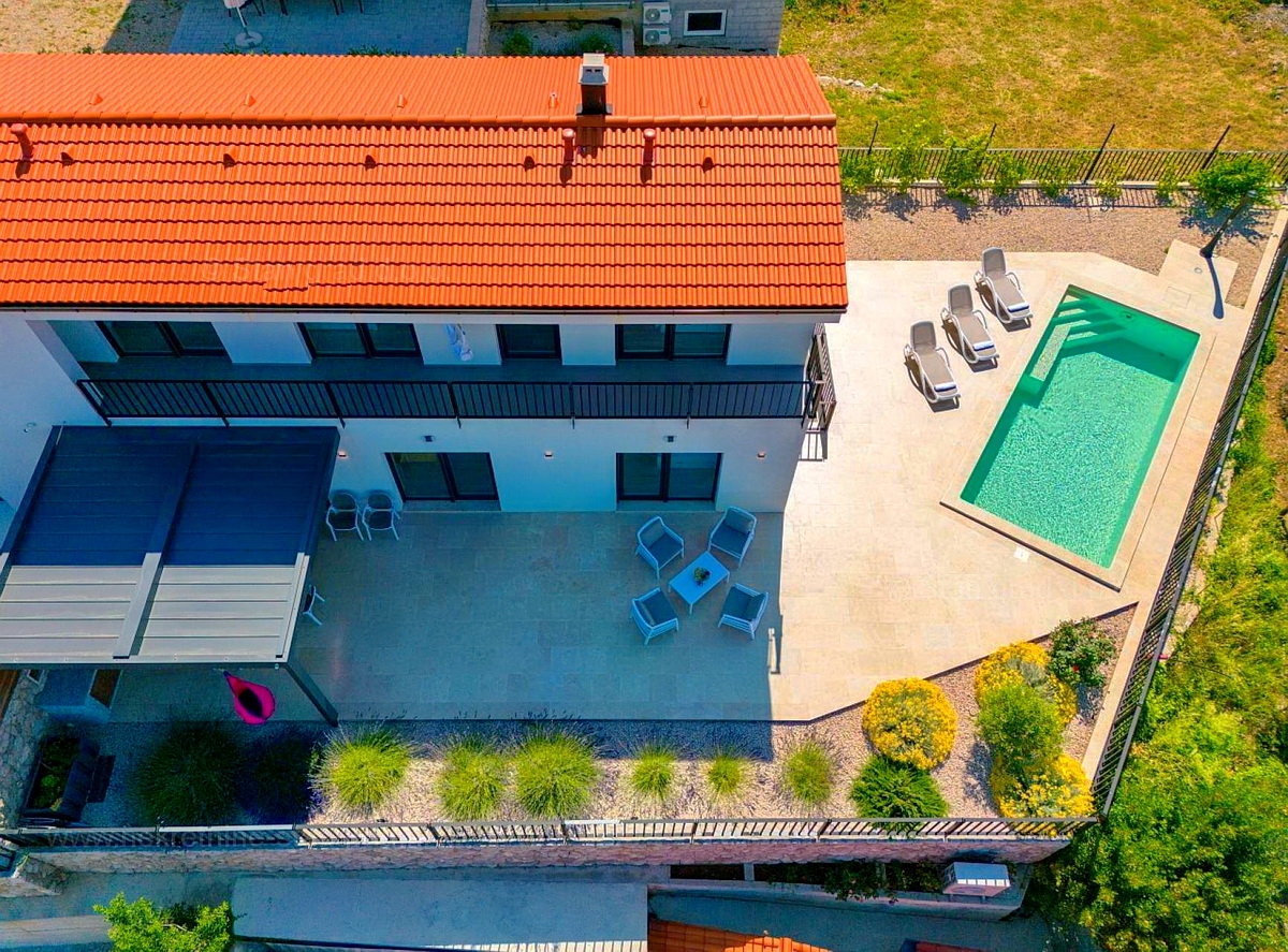 1696500457_vrbnik_moderna_dvojna_kuca_s_bazenom_01
